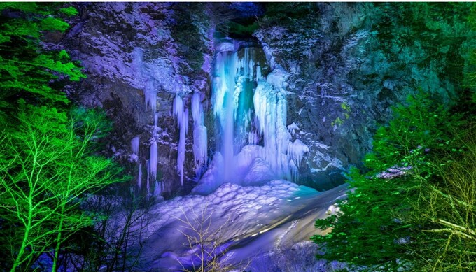 Frozen Hirayu Grand Waterfall Festival (photo)