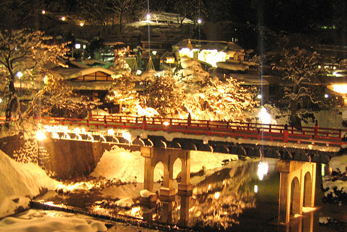 冬季飛驒高山華燈齊放 (圖片)