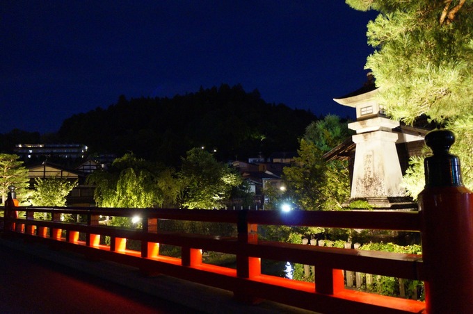 Hida Takayama es iluminada en verano (Fotografía)