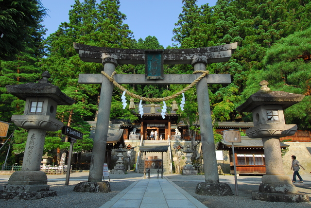 Fotografía del santuario Sakurayama Hachiman-gu (Fotografía)