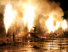 Exibição de Fogos de Artifício Tezutsu (manuais) de Hida Takayama (Foto)