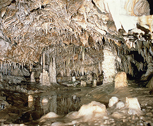 La grande grotta calcarea di Hida (Foto)