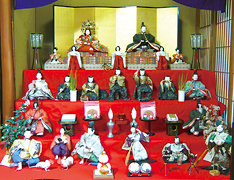 เทศกาลตุ๊กตา ฮิดะ ทาคายามะ (ภาพถ่าย)