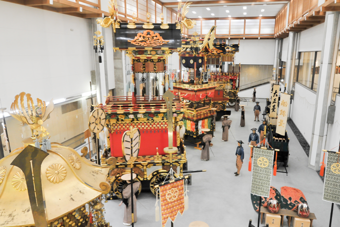 Ausstellungshalle der Festwagen (Fotos)